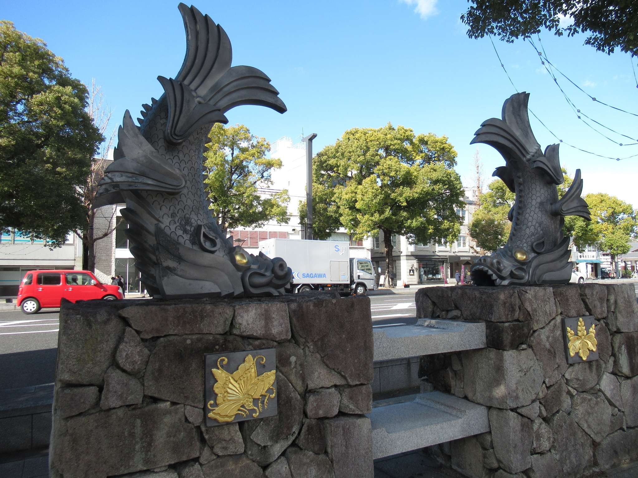 鯱瓦@大手前通り