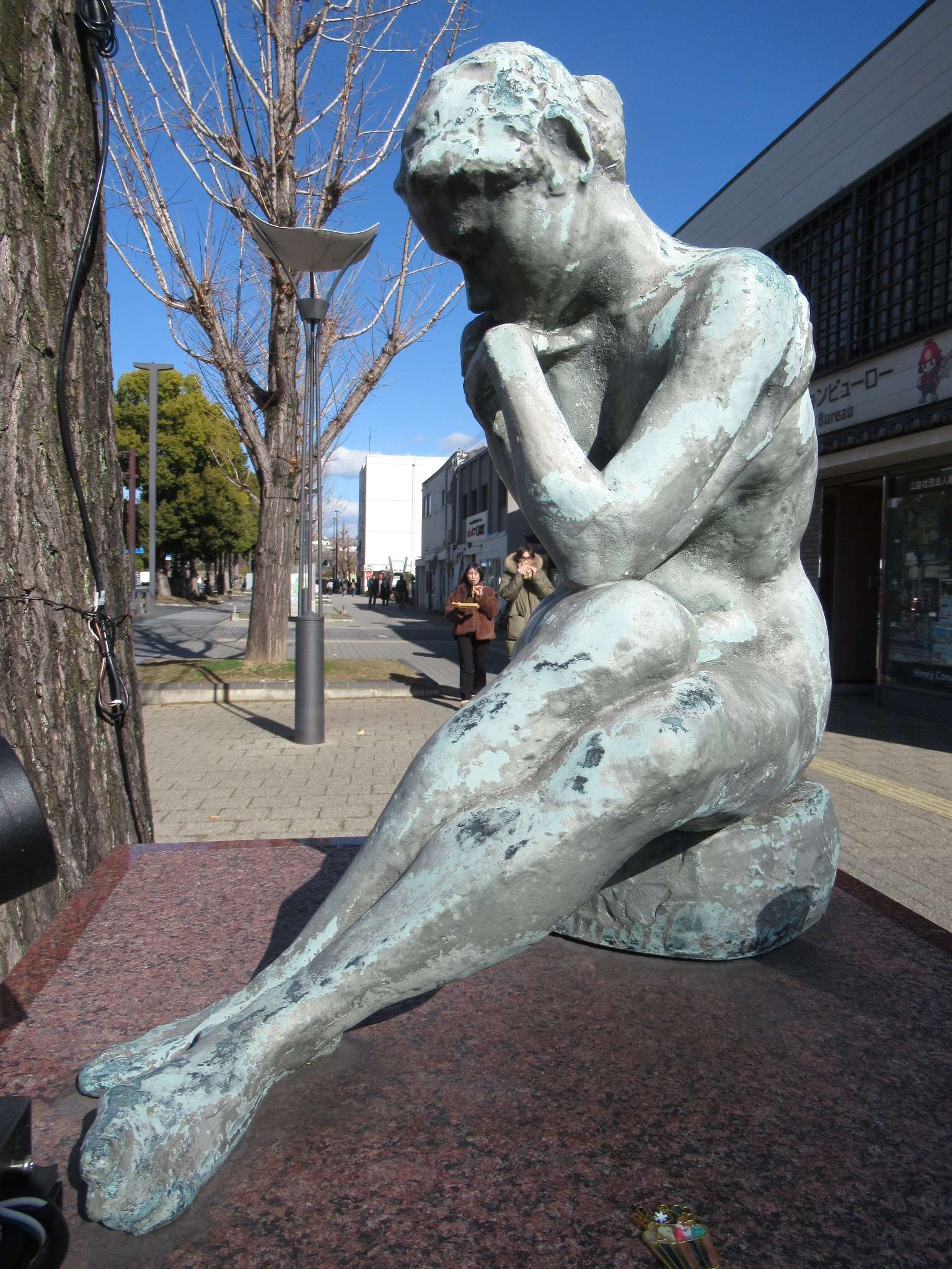 裸婦坐像@大手前通り