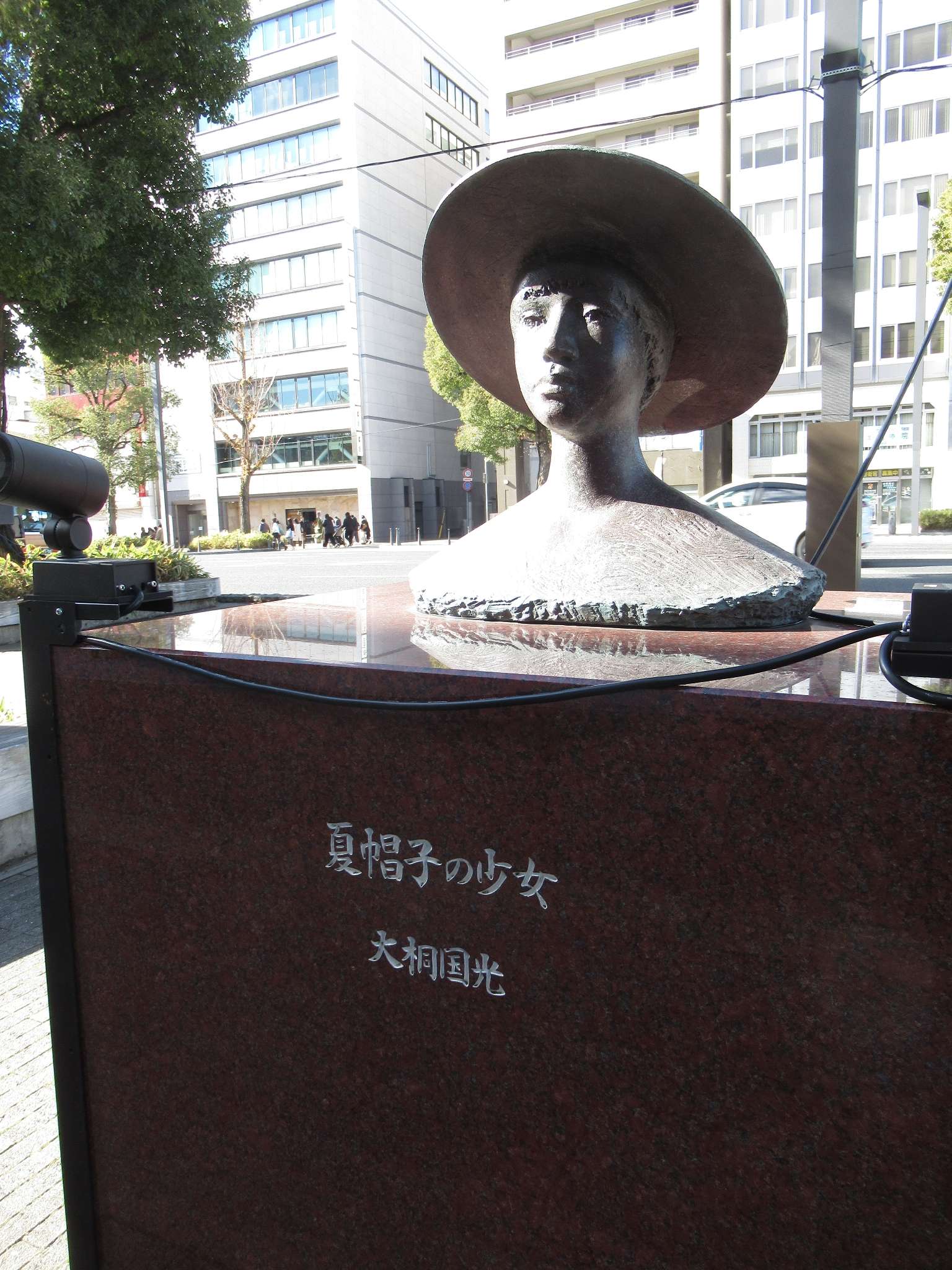 夏帽子の少女@大手前通り