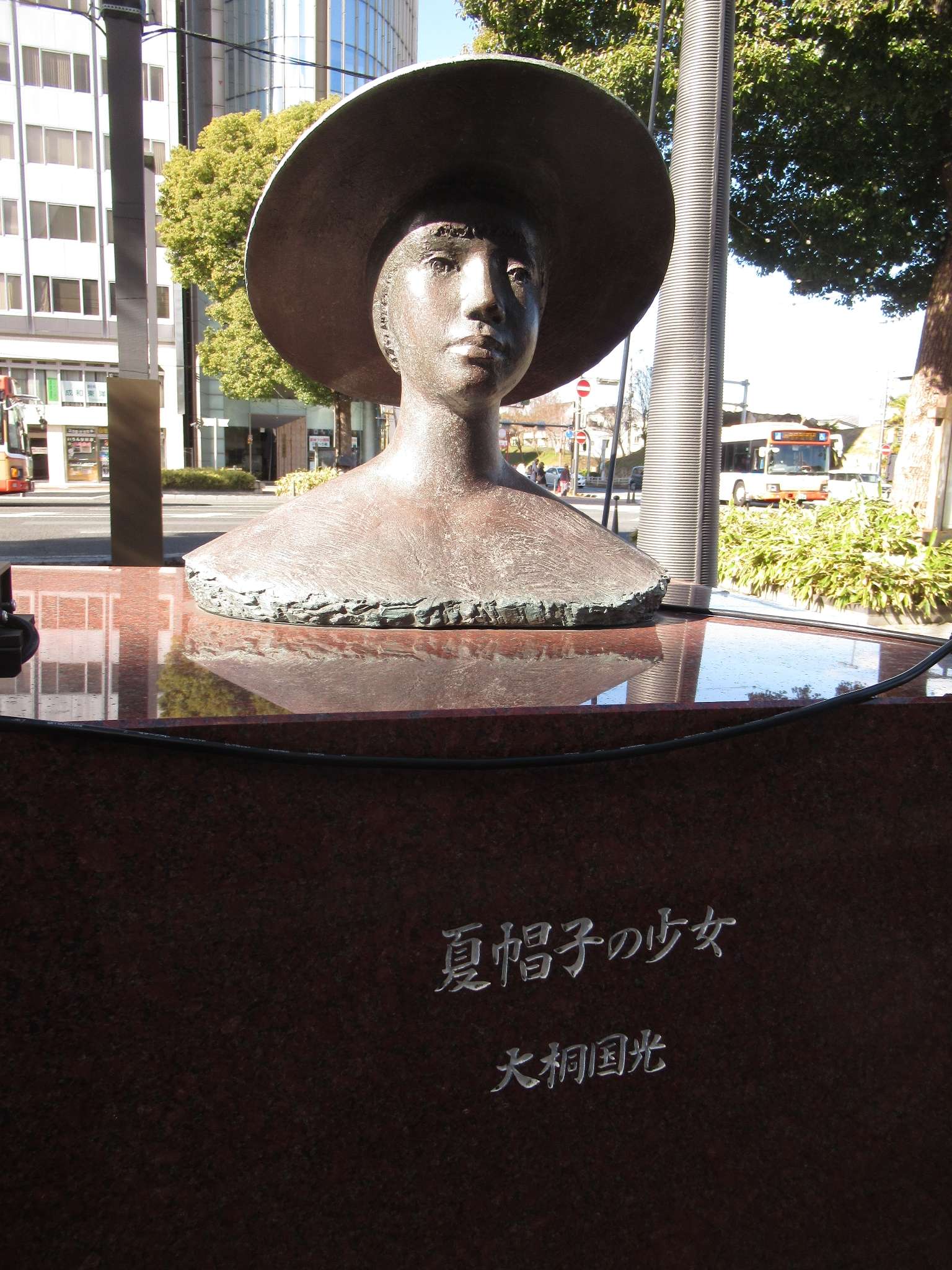 夏帽子の少女@大手前通り