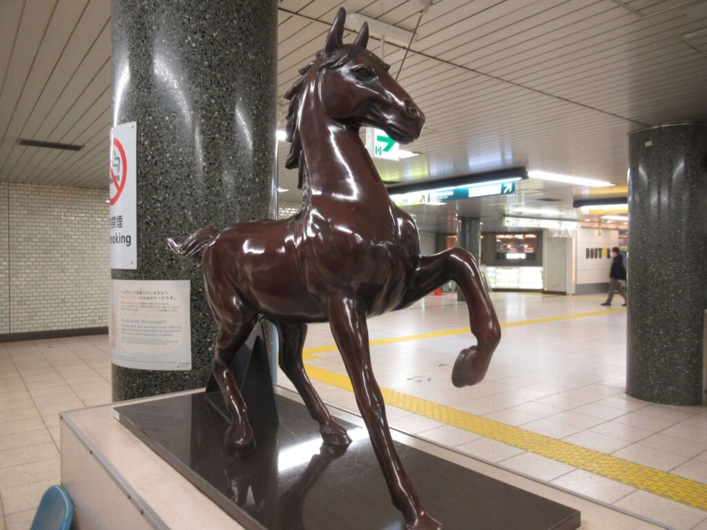駅名由来モニュメント@馬喰横山駅