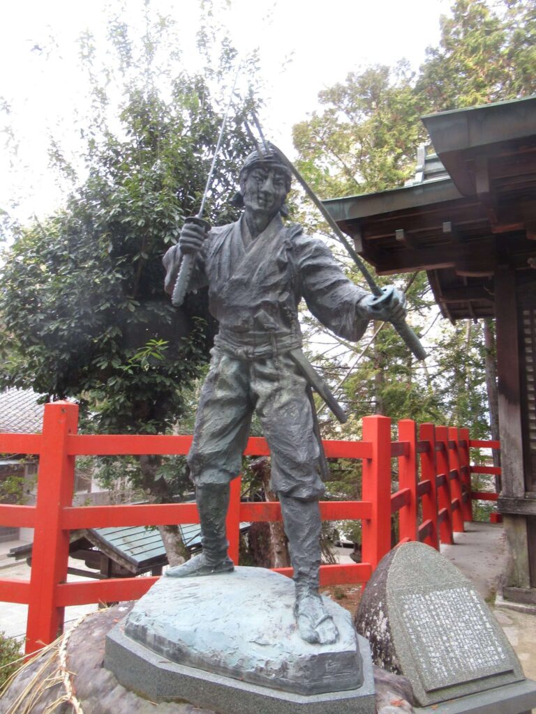 宮本武蔵像@八大神社