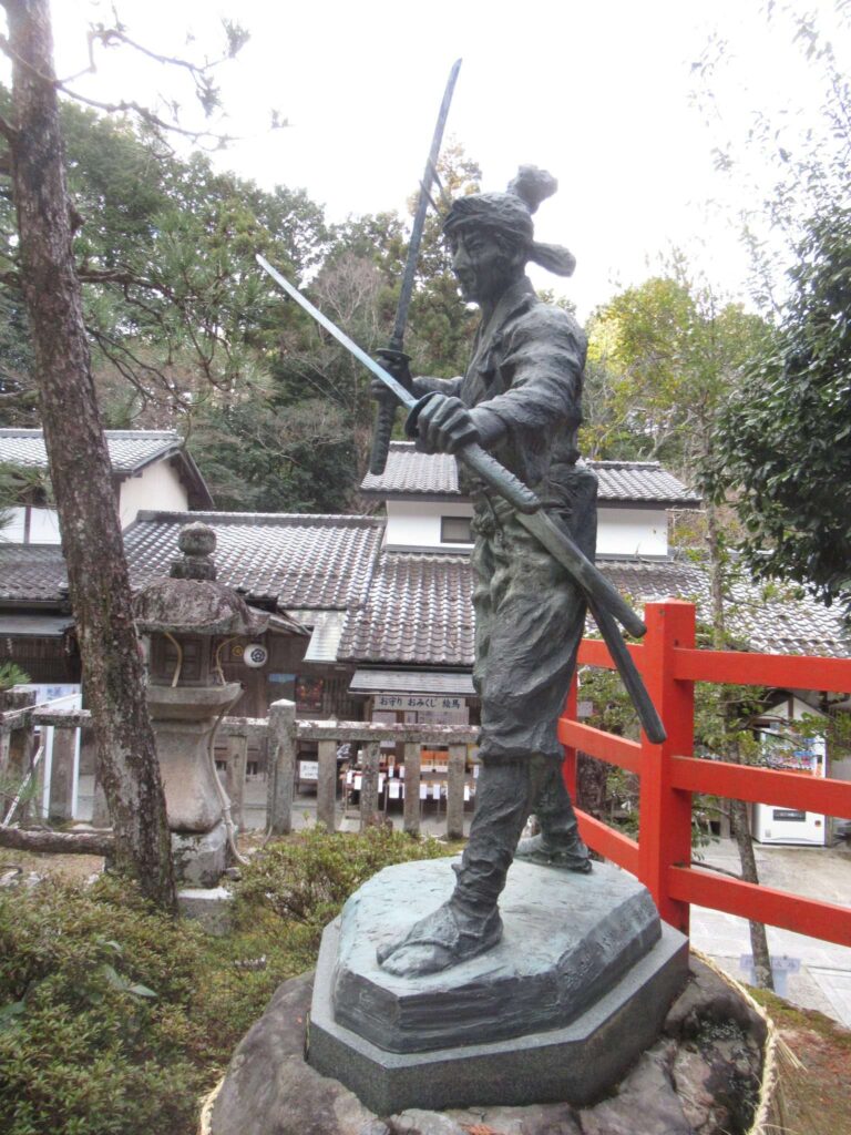 宮本武蔵像@八大神社