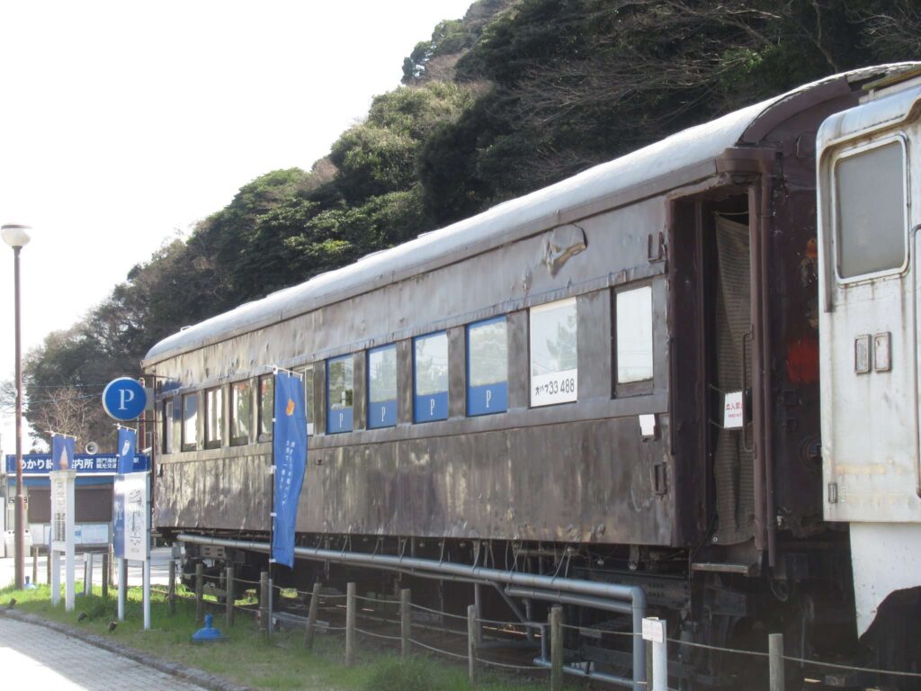 EF301+オハフ33488@関門海峡めかり駅