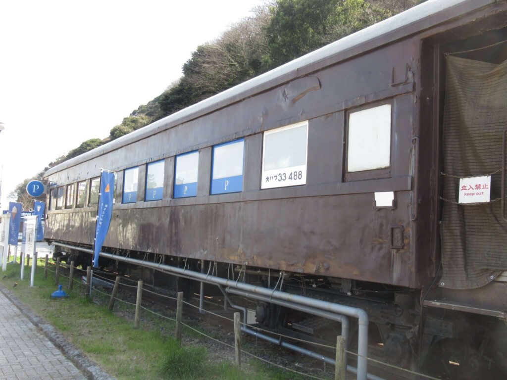 EF301+オハフ33488@関門海峡めかり駅