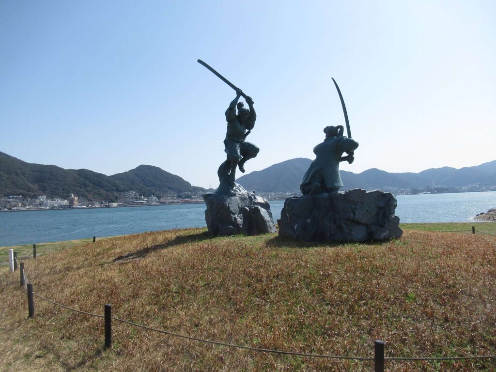 武蔵と小次郎像@巌流島