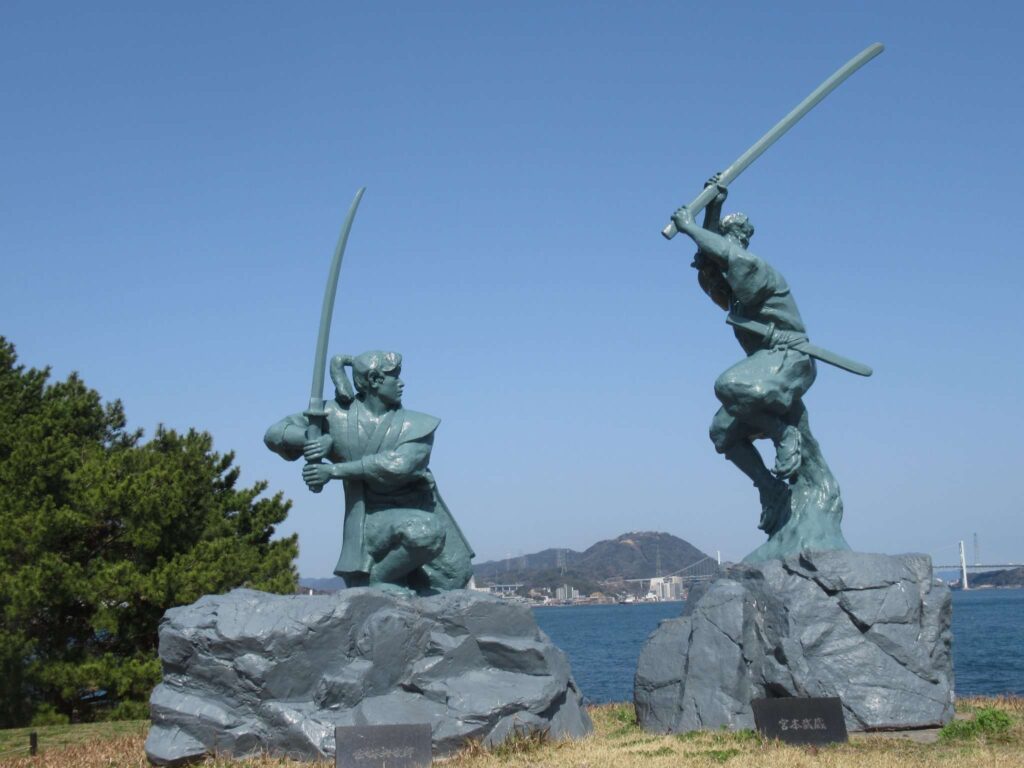 武蔵と小次郎像@巌流島
