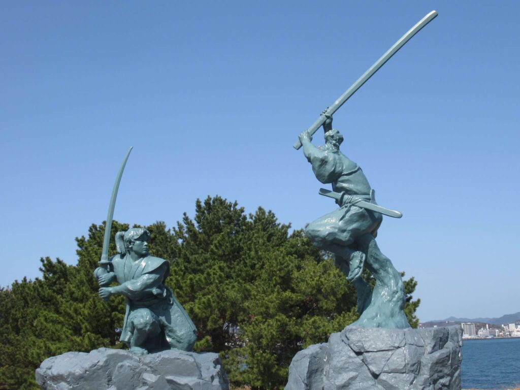 武蔵と小次郎像@巌流島