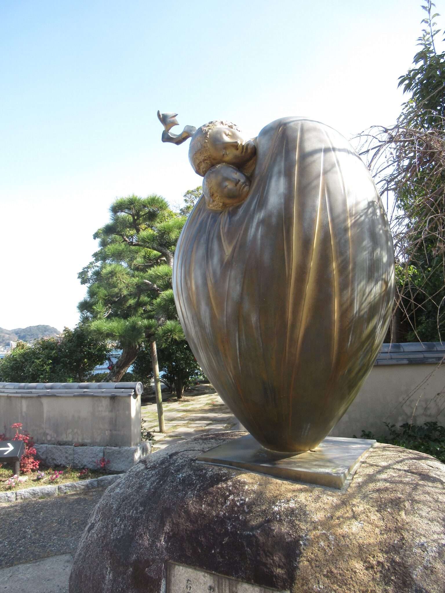 安徳天皇像@阿弥陀寺公園