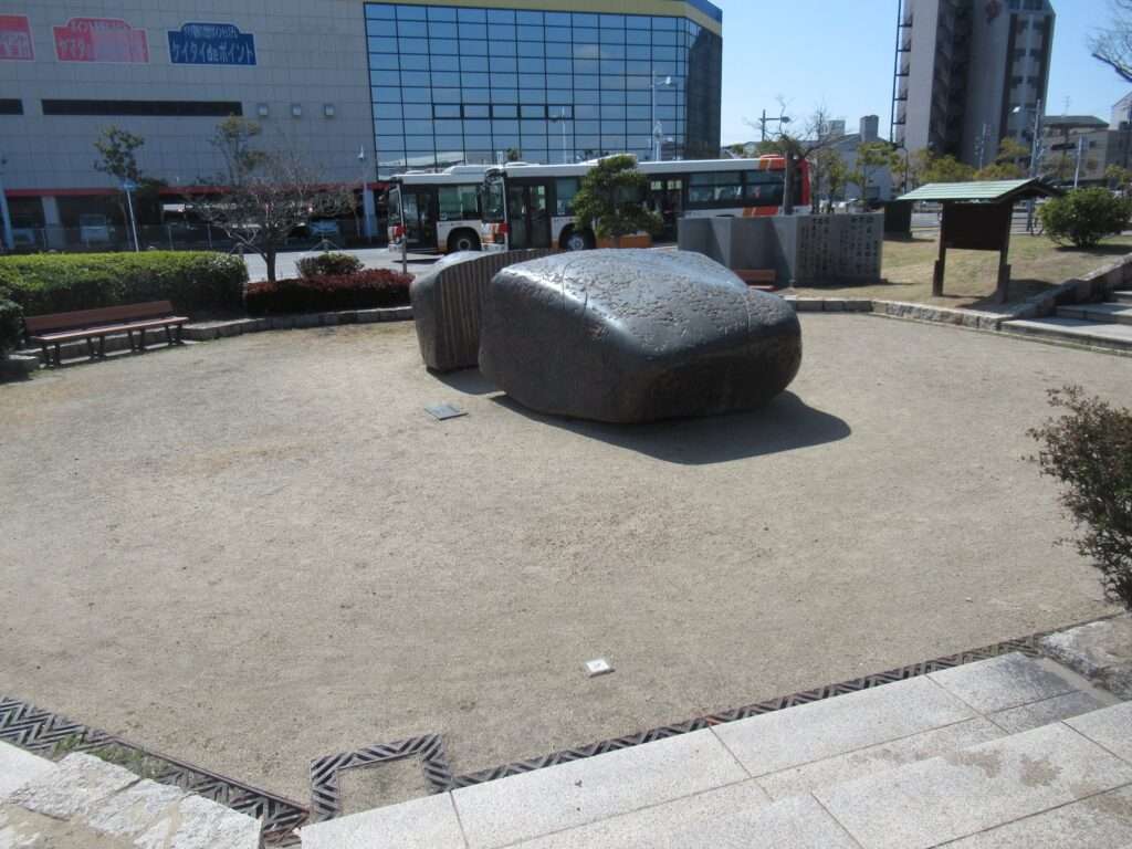 平成のふたつ岩@児島駅