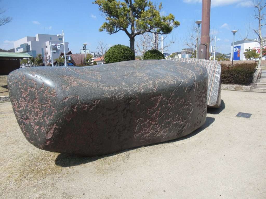 平成のふたつ岩@児島駅