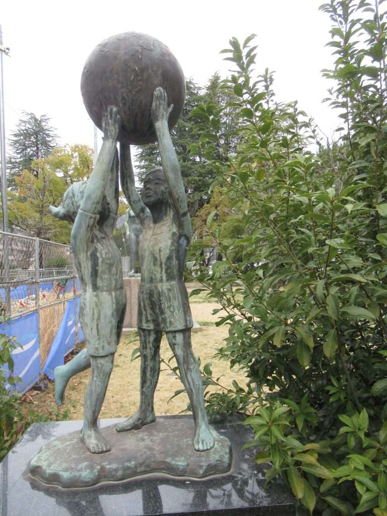 大望の像@呉市中央公園