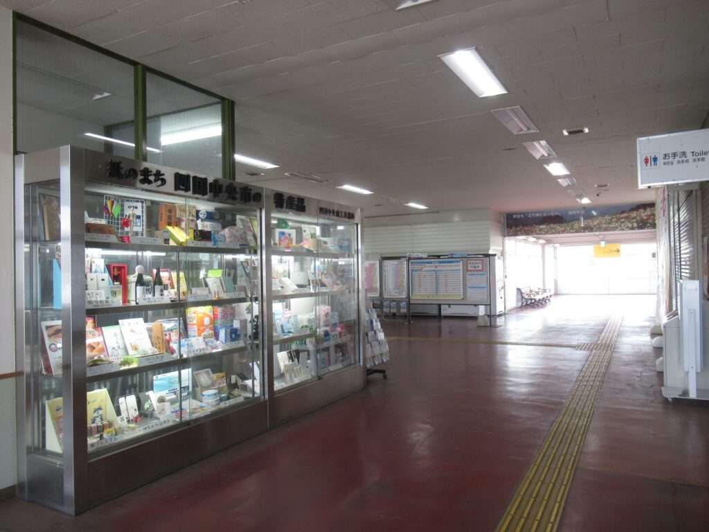 伊予三島駅(JR四国)