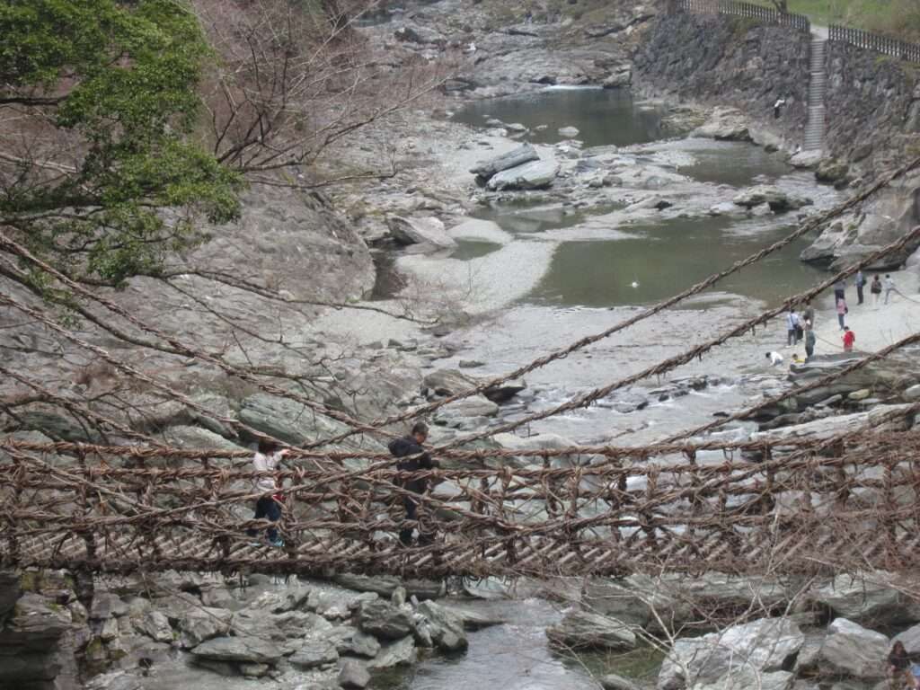 祖谷のかずら橋(三好市)