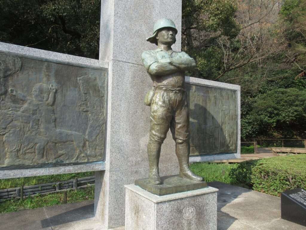 父の像@徳島中央公園