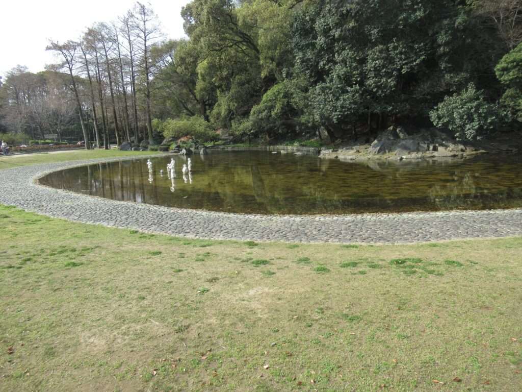 人工池と海蝕痕@徳島中央公園