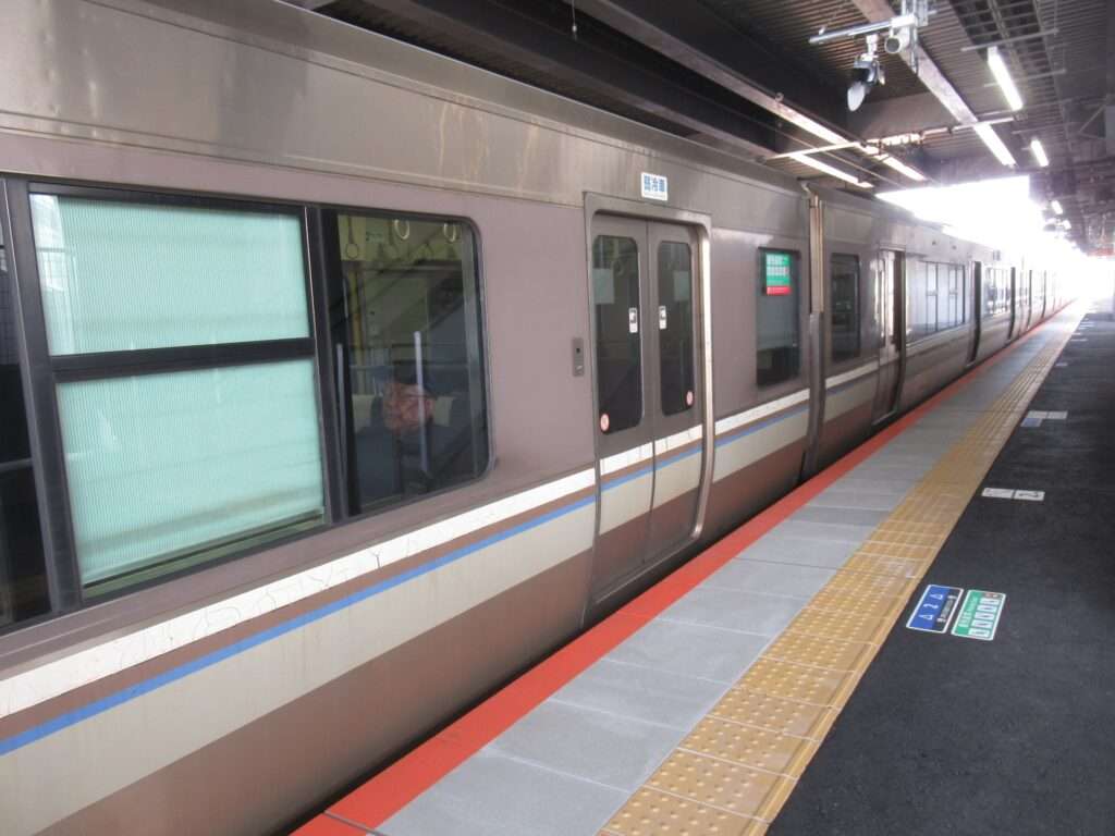 手柄山平和公園駅(JR西日本)