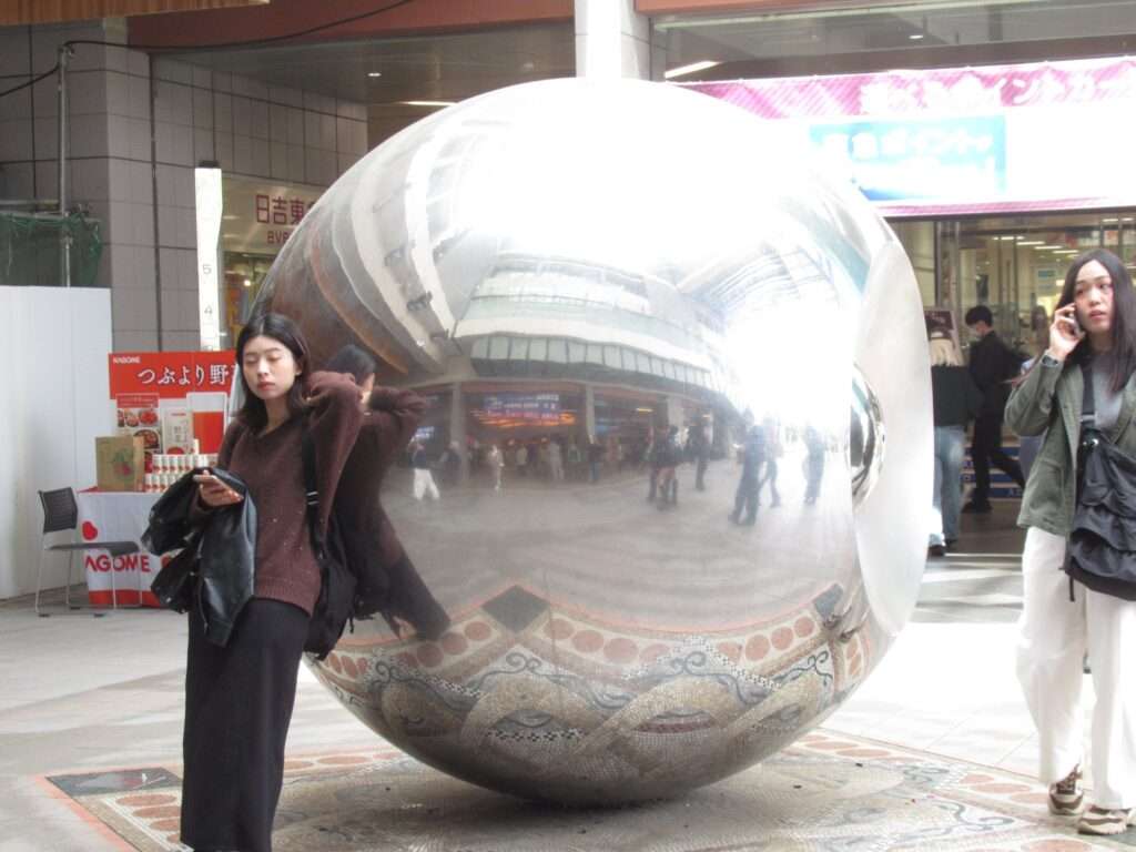 虚球自像@日吉駅