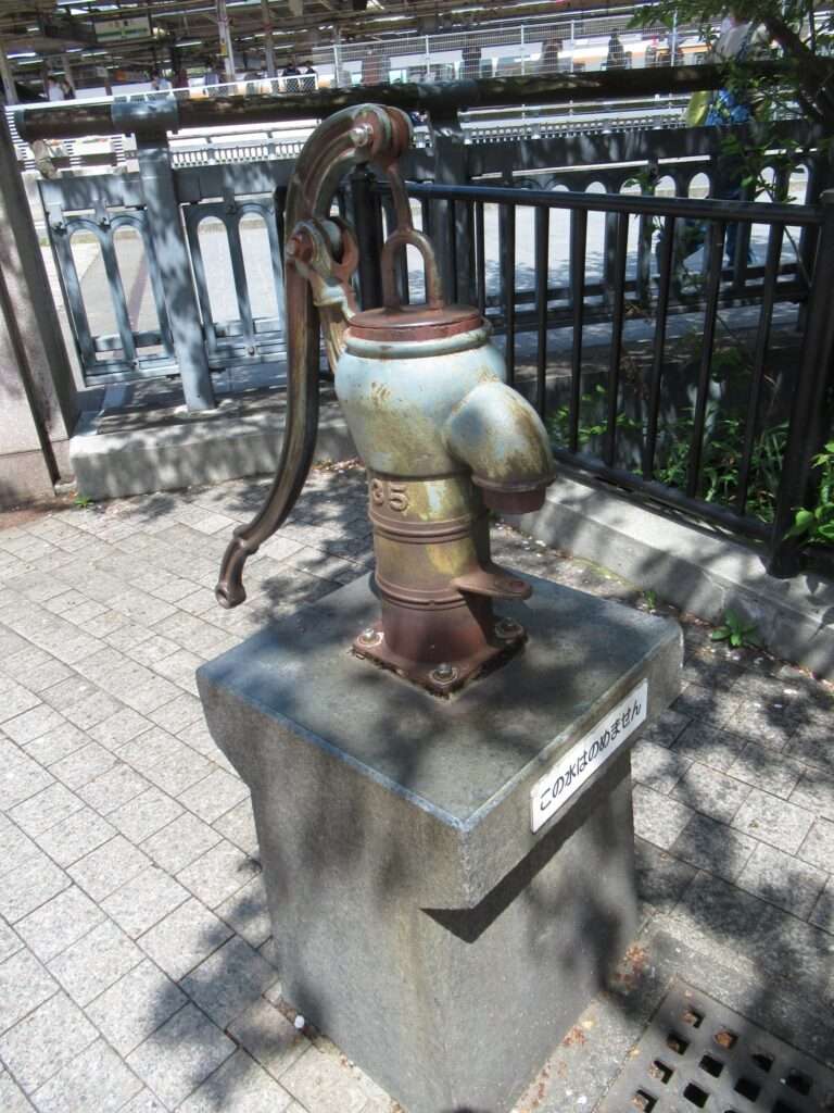 玉川上水手動ポンプ@三鷹駅