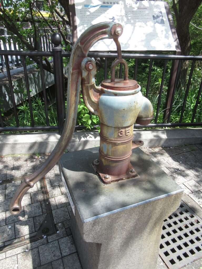 玉川上水手動ポンプ@三鷹駅