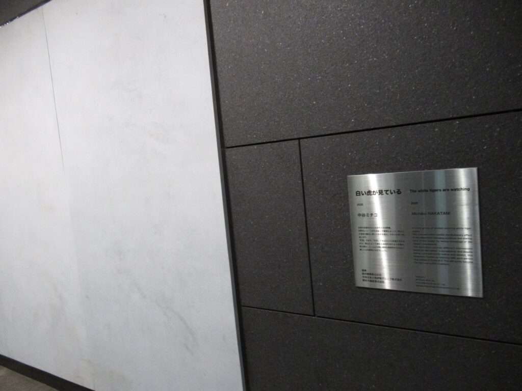 白い虎が見ている@虎ノ門駅