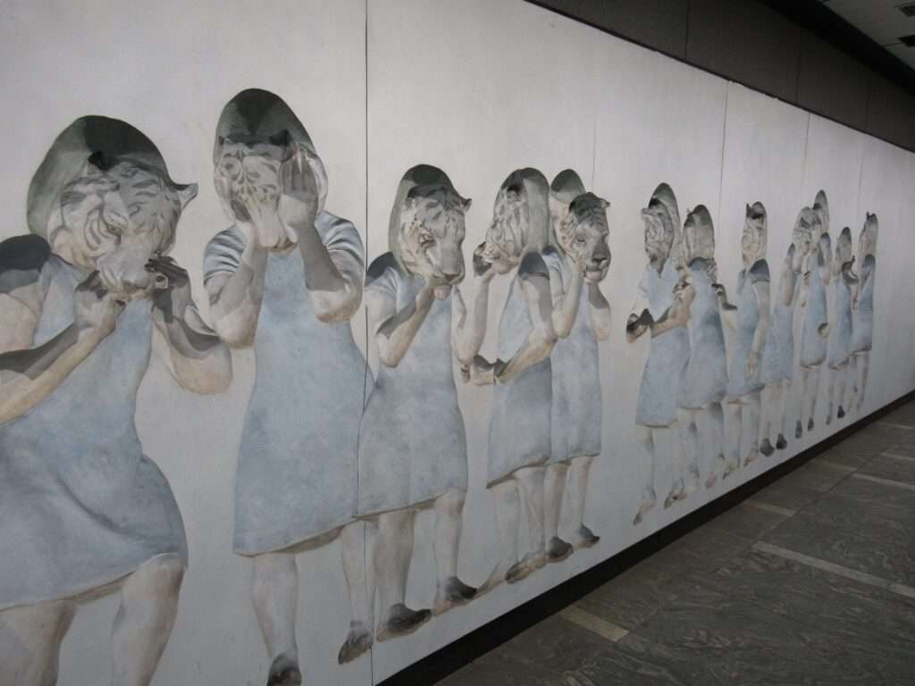 白い虎が見ている@虎ノ門駅