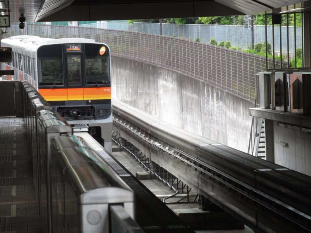 中央大学・明星大学駅(多摩都市モノレール)