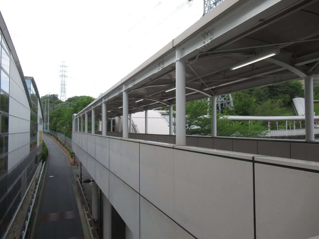 中央大学・明星大学駅(多摩都市モノレール)
