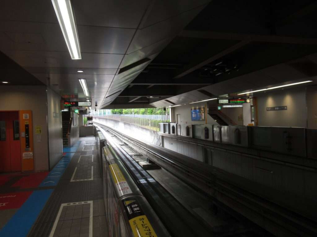 中央大学・明星大学駅(多摩都市モノレール)