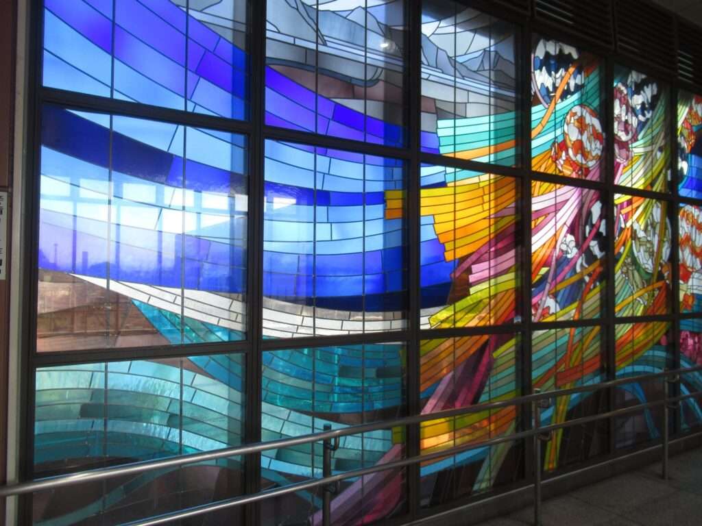 ステンドグラス壁画@拝島駅