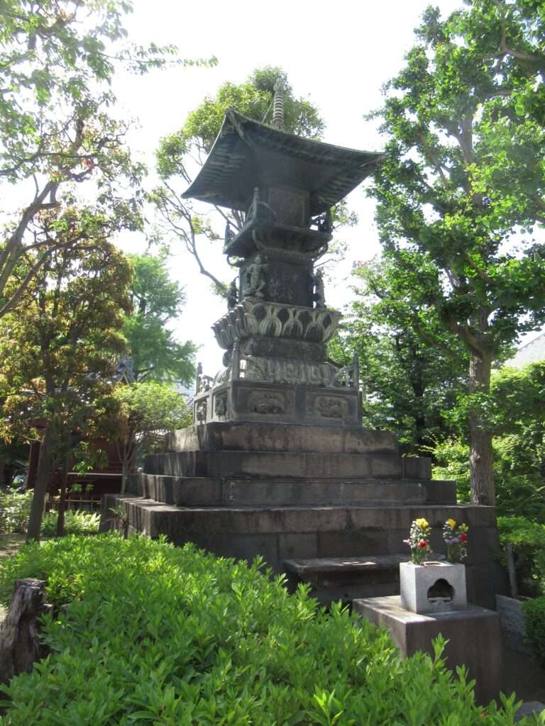 銅造宝篋印塔@浅草寺