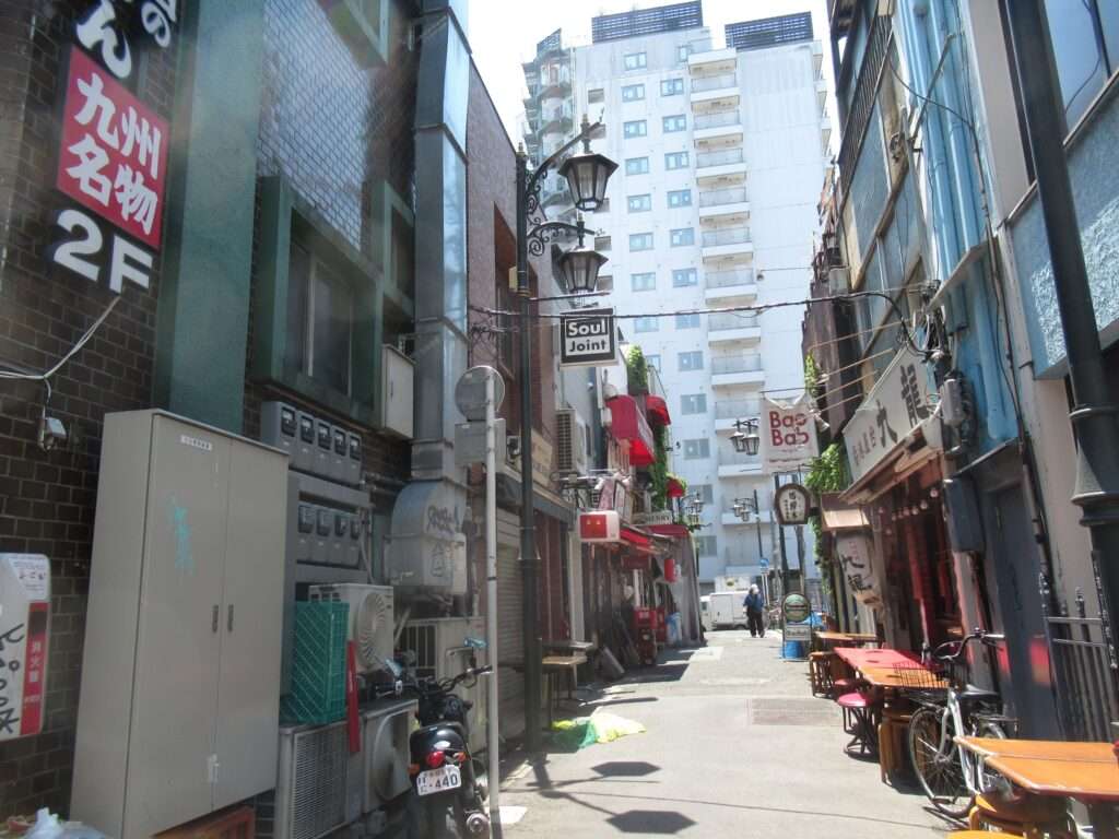 新宿末廣亭周辺(新宿区)