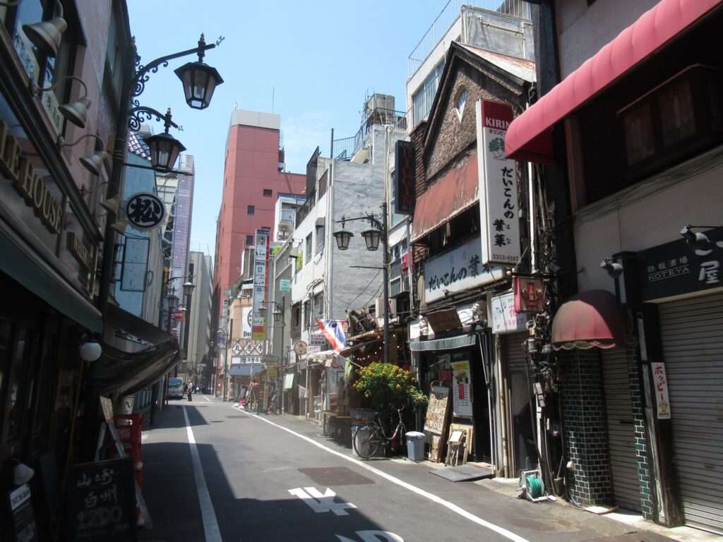 新宿末廣亭周辺(新宿区)