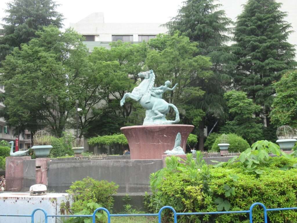 駿馬(騎乗した聖児像)@赤羽公園