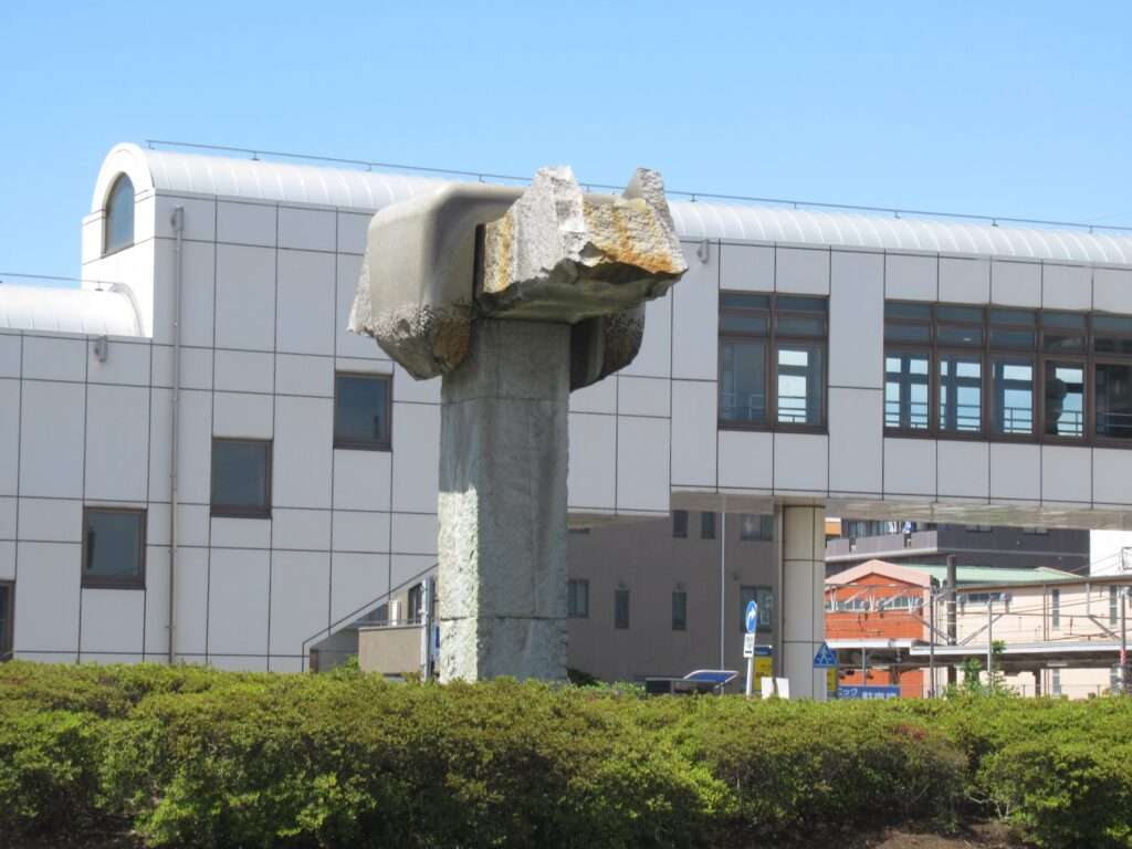 噴水彫刻モニュメント@河辺駅