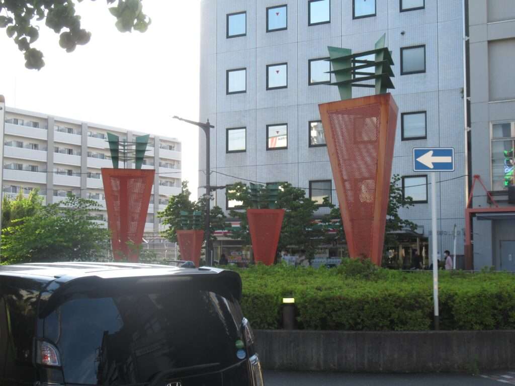 ニンジンモニュメント@北朝霞駅