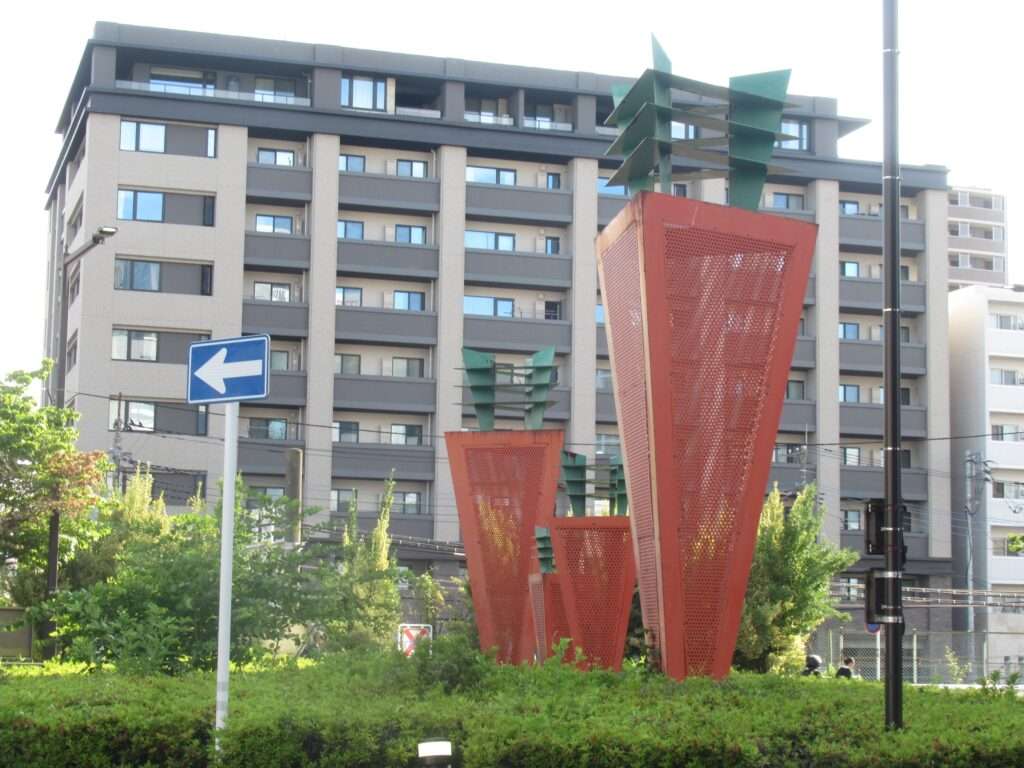 ニンジンモニュメント@北朝霞駅
