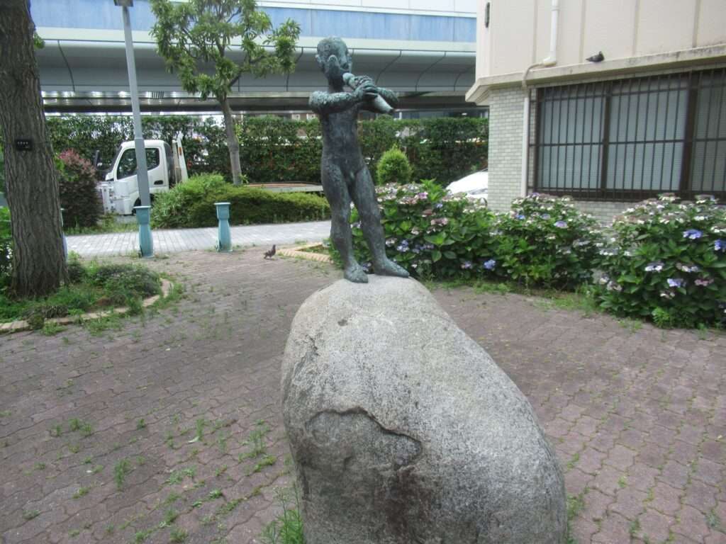 笛吹く少年@葛西親水四季の道 