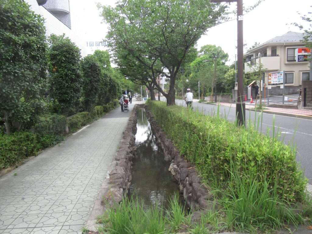 道標・鳩@葛西親水四季の道