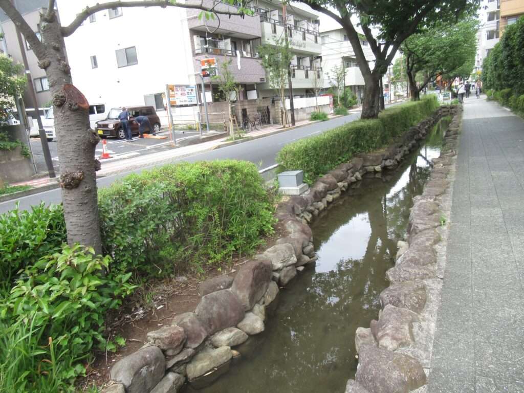 道標・鳩@葛西親水四季の道