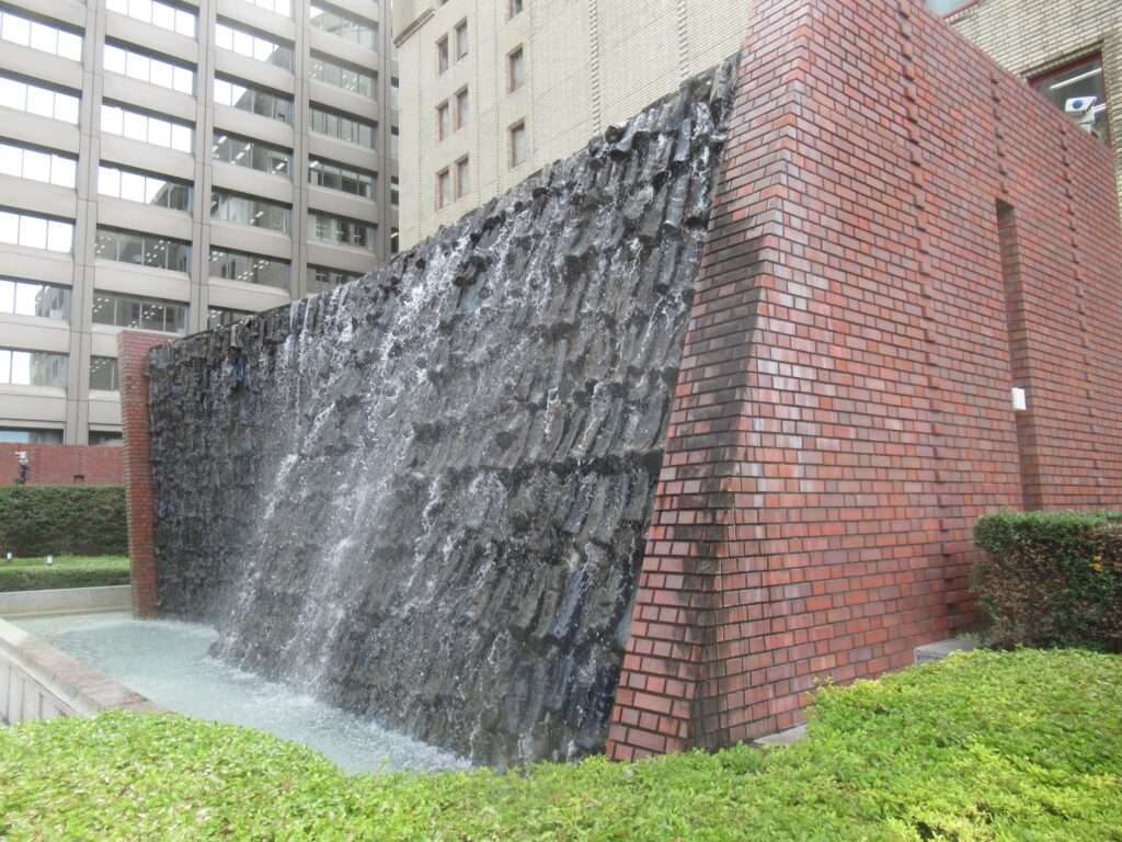 壁噴水@日比谷シティ