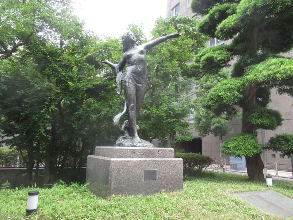 平和の女神像@港区役所
