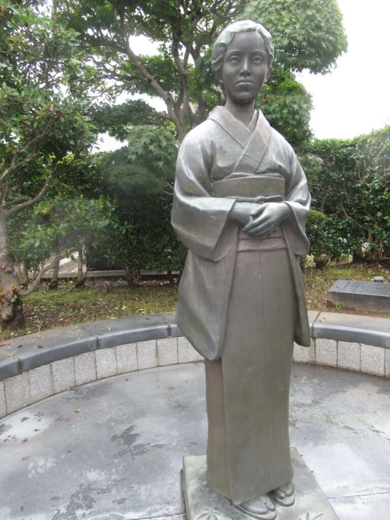 三橋鷹女の像@成田山表参道