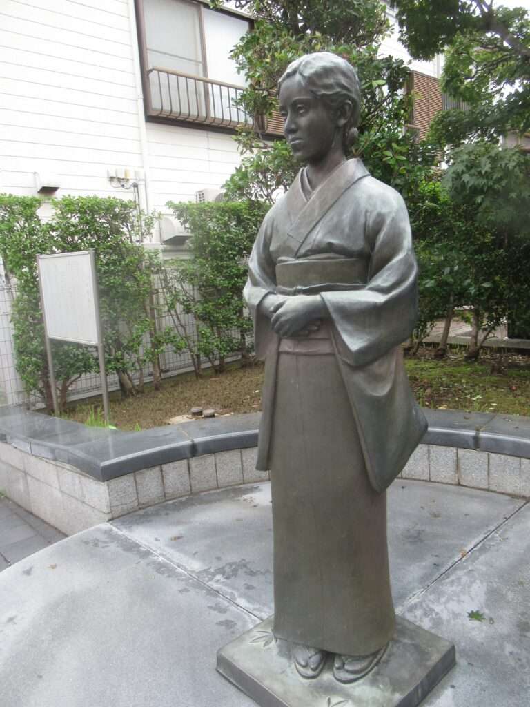 三橋鷹女の像@成田山表参道