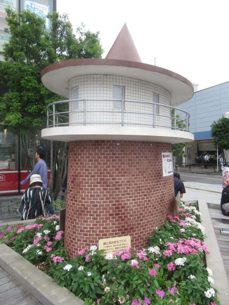 金町給水塔ベンチ@金町駅前