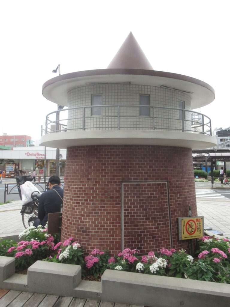 金町給水塔ベンチ@金町駅前