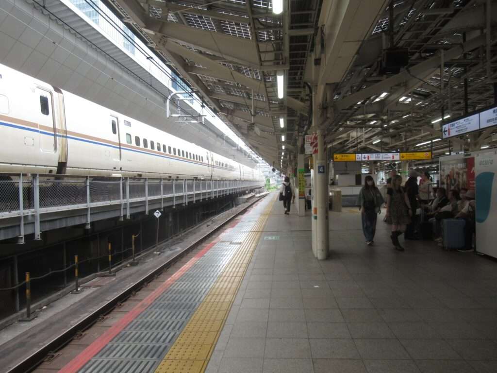 東海道線ホーム@東京駅