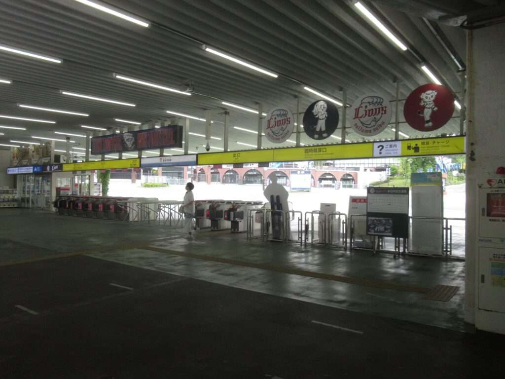 Series7000@西武球場前駅