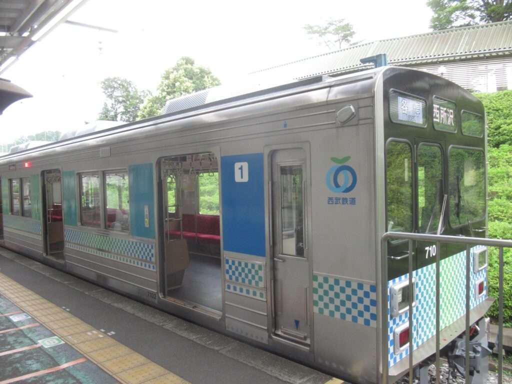 Series7000@西武球場前駅