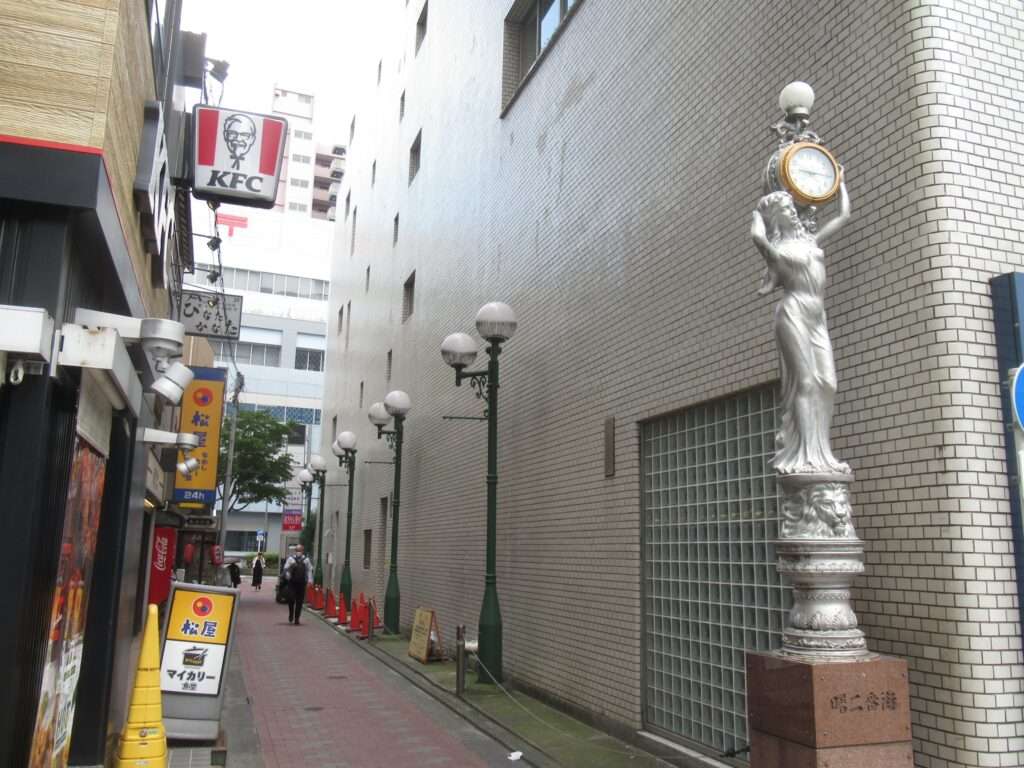 曙二番街の女神像@立川駅北口